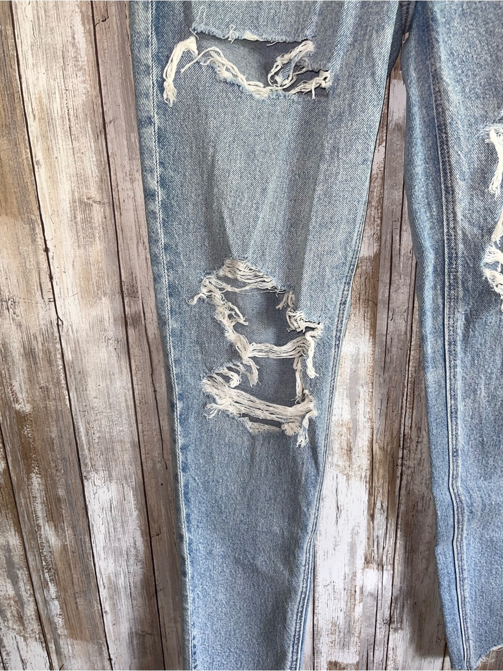 American Eagle Strigid Mom Jeans Size 0 Light Wash Distressed Ripped NWT - Picture 2 of 5